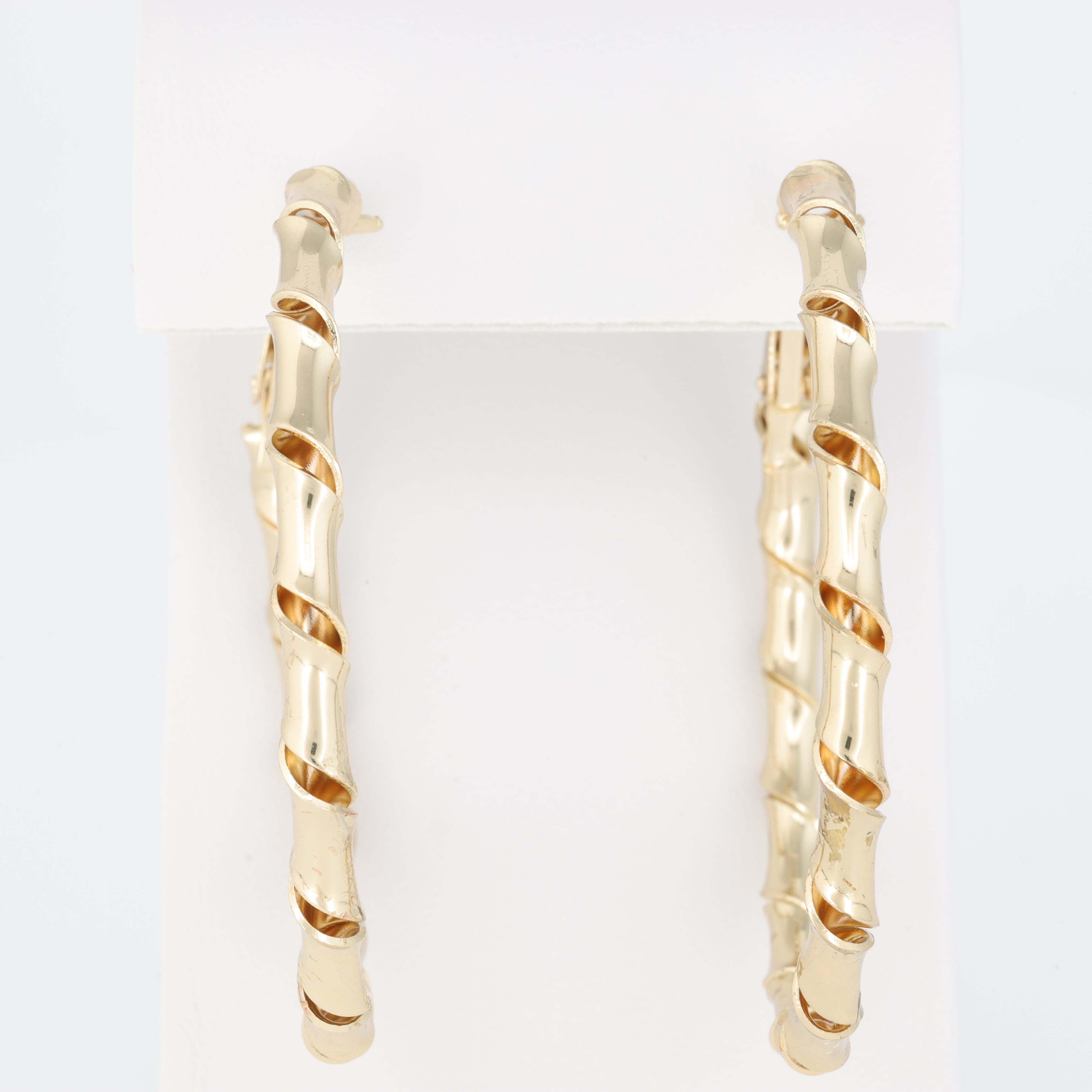 Plain Hoop Earring Twisted Like A Curl