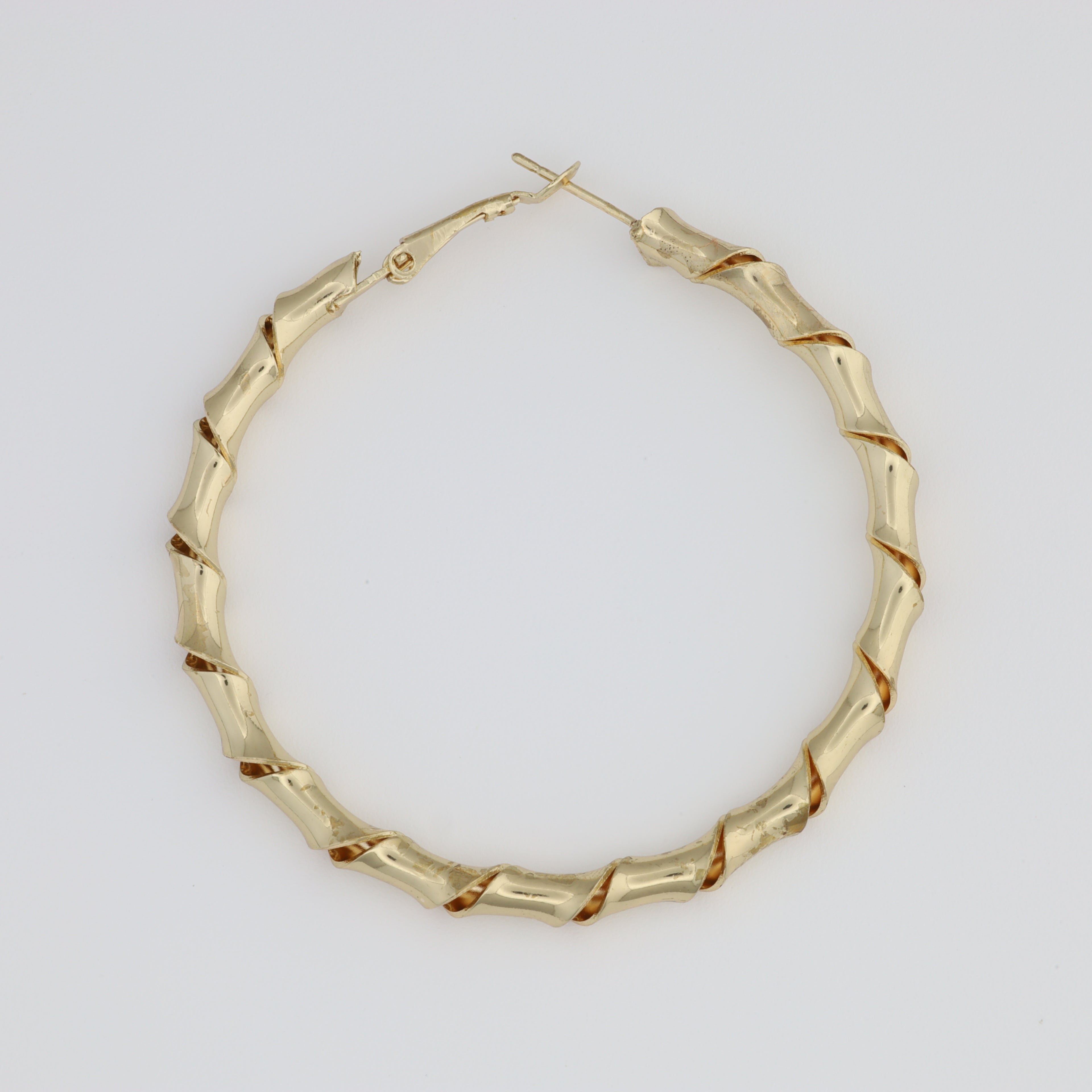 Plain Hoop Earring Twisted Like A Curl