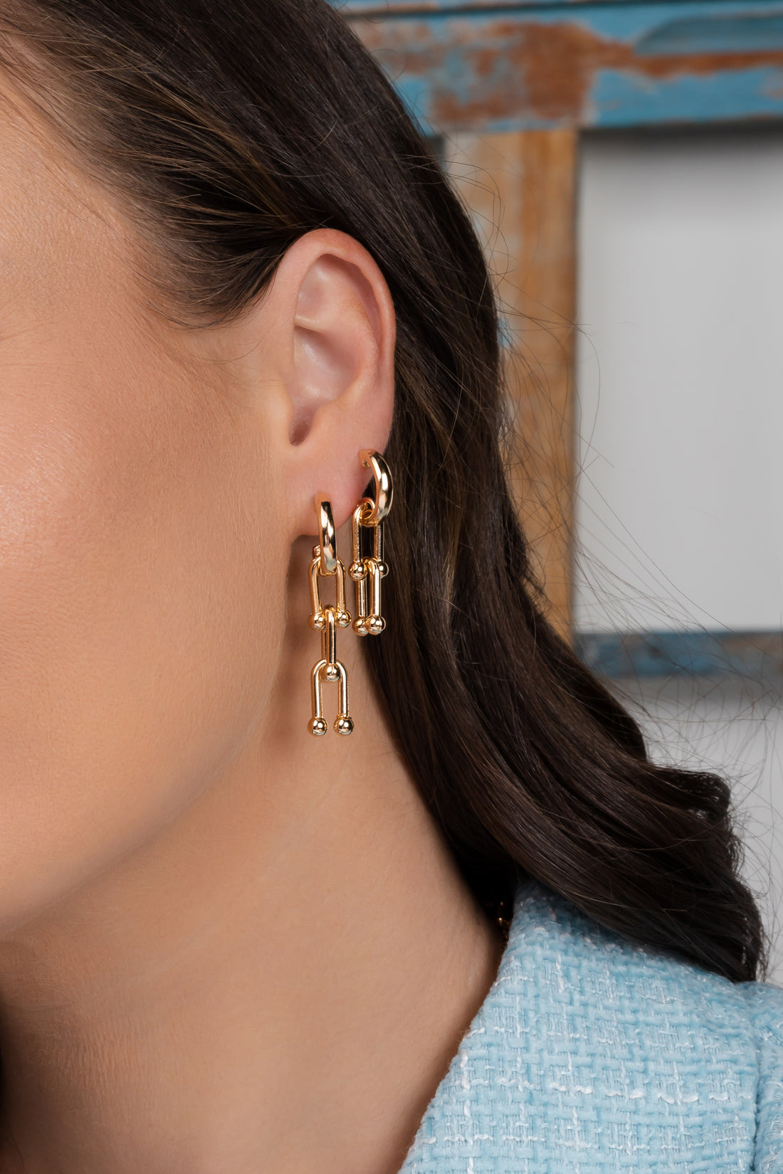 Long earring with dropped U pendant