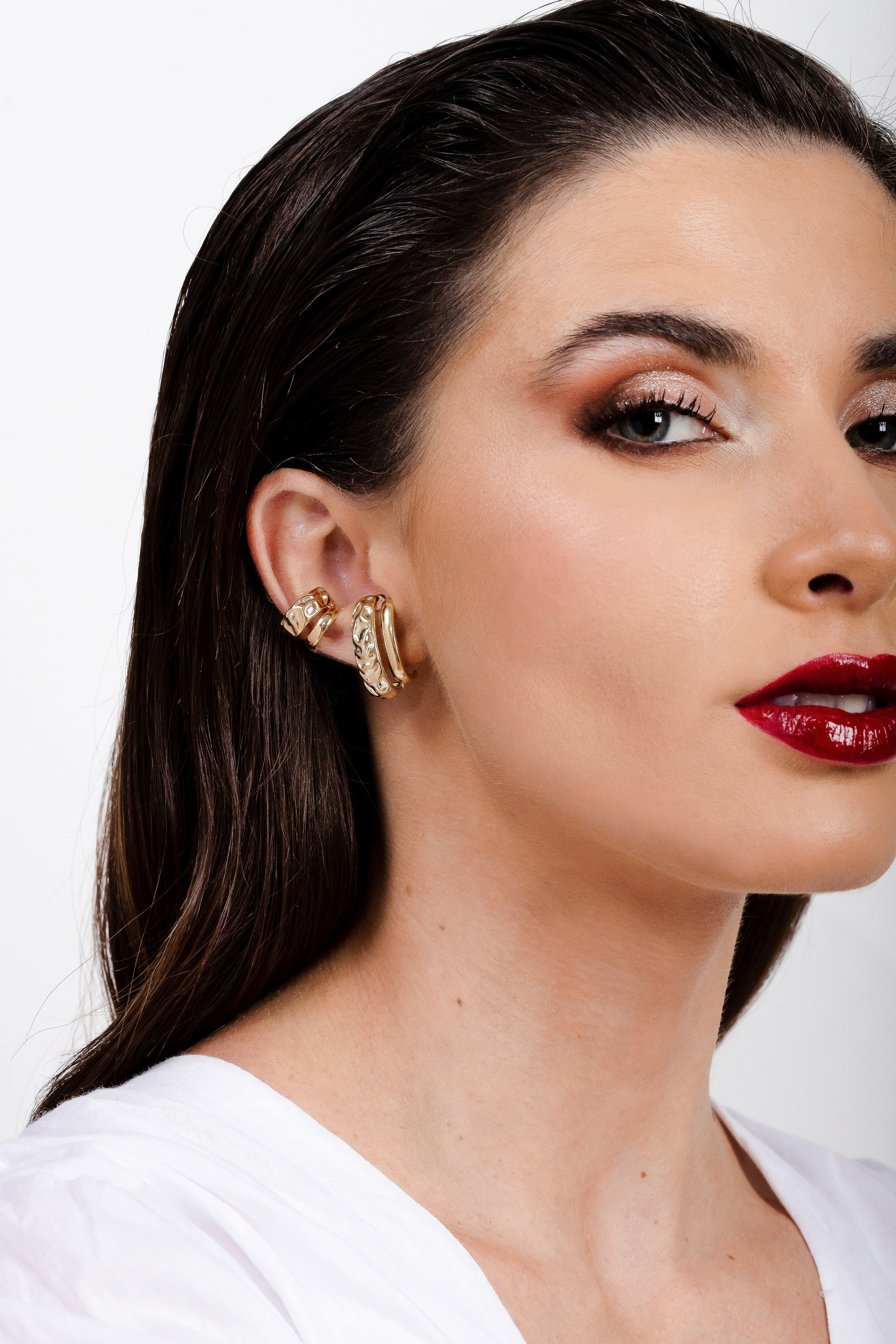 Earring with high waves