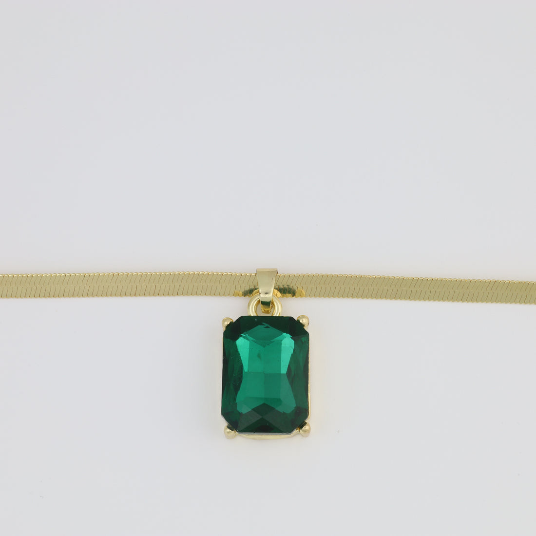 Necklace With Herringbone Link And Green