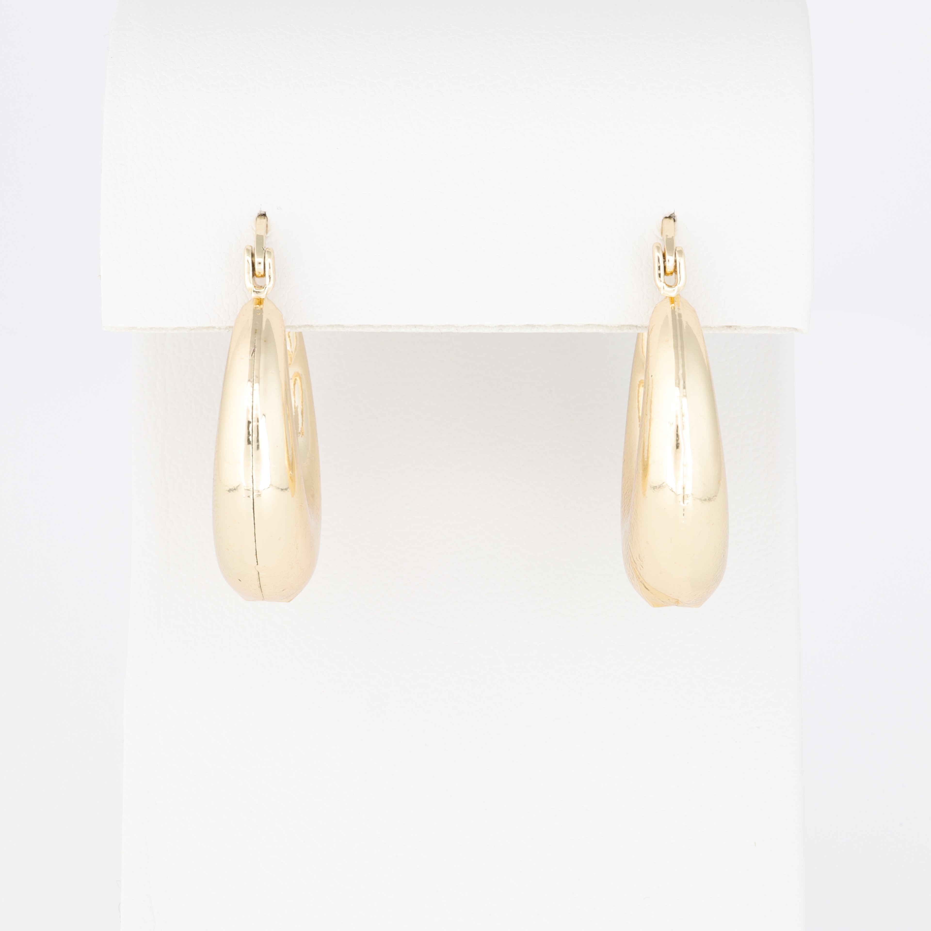 Plain Oval Hoop Earring That Thickens In The Middle