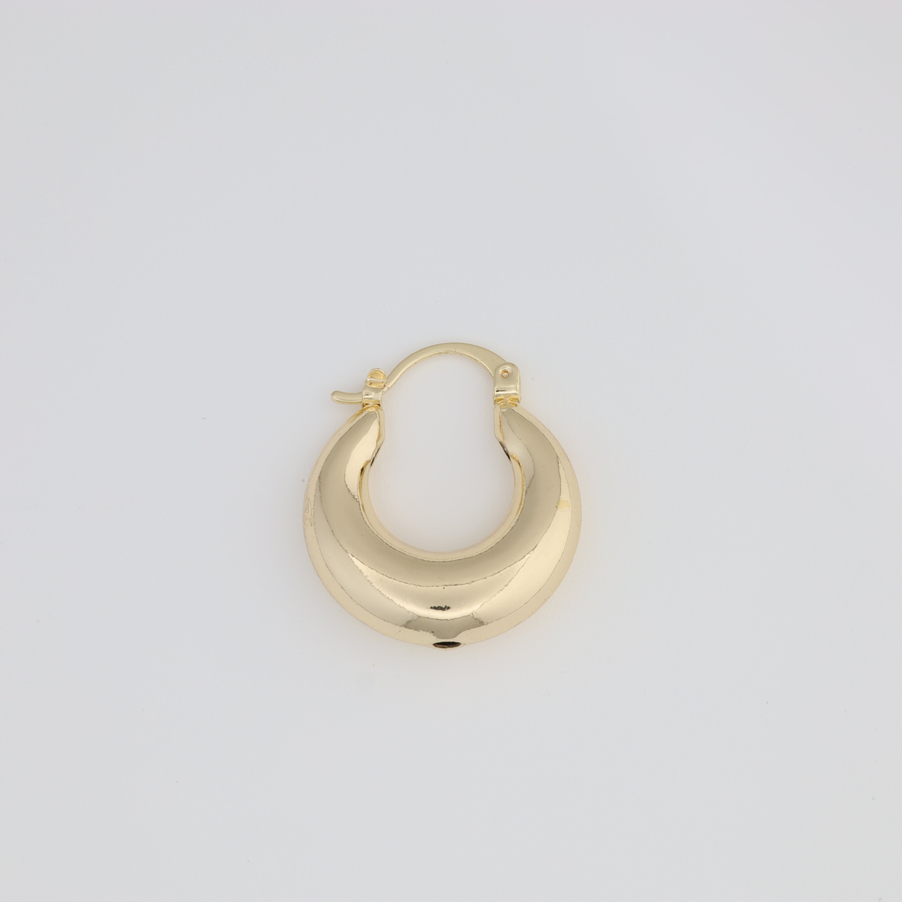 Plain Oval Hoop Earring That Thickens In The Middle