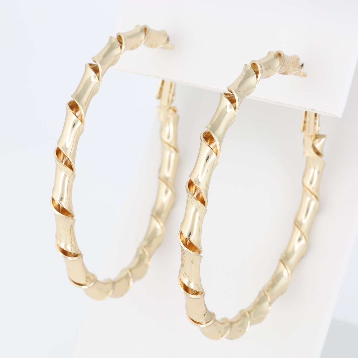 Plain Hoop Earring Twisted Like A Curl
