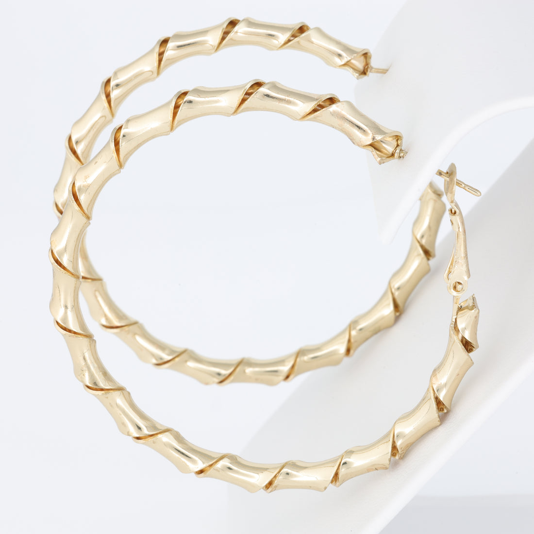 Plain Hoop Earring Twisted Like A Curl