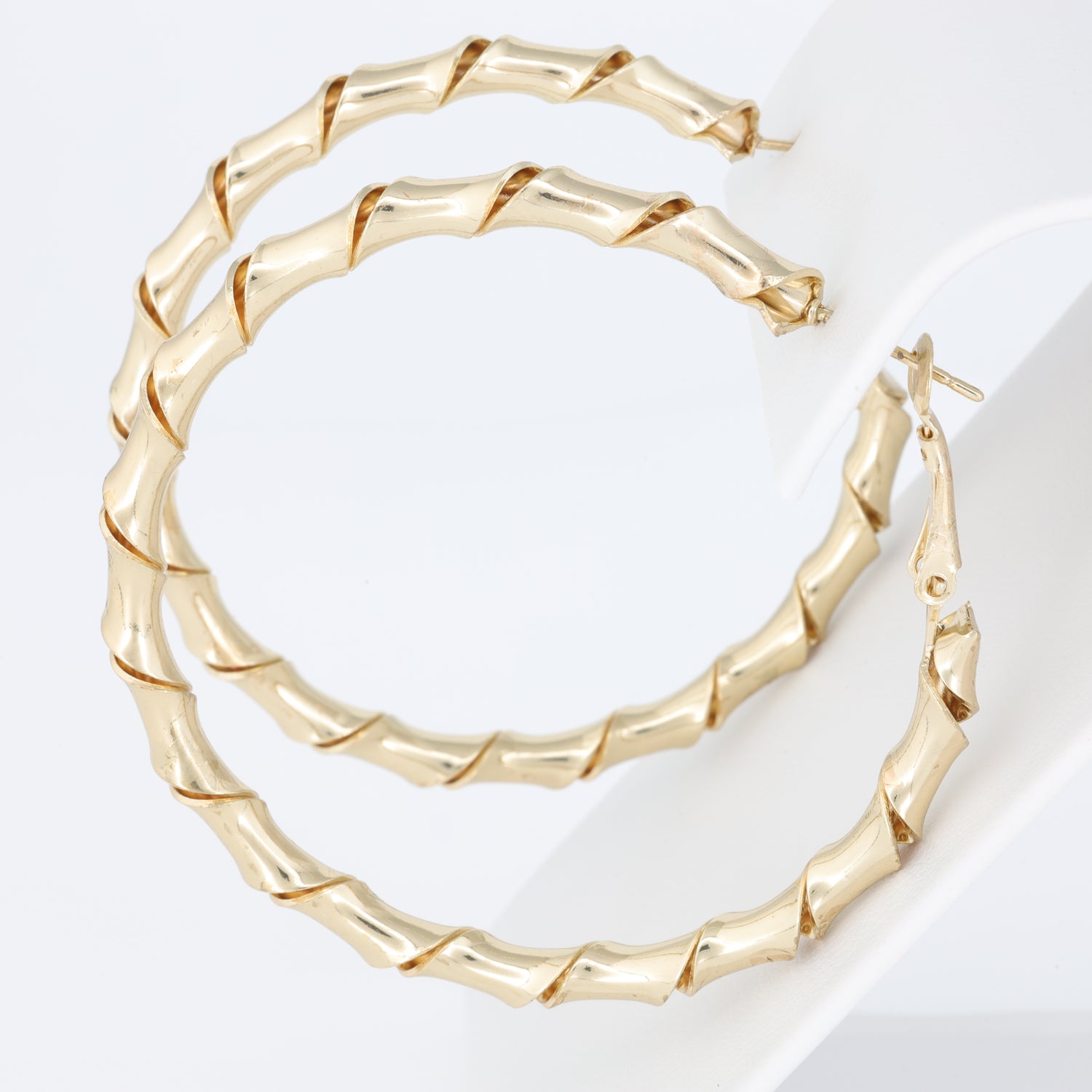 Plain Hoop Earring Twisted Like A Curl
