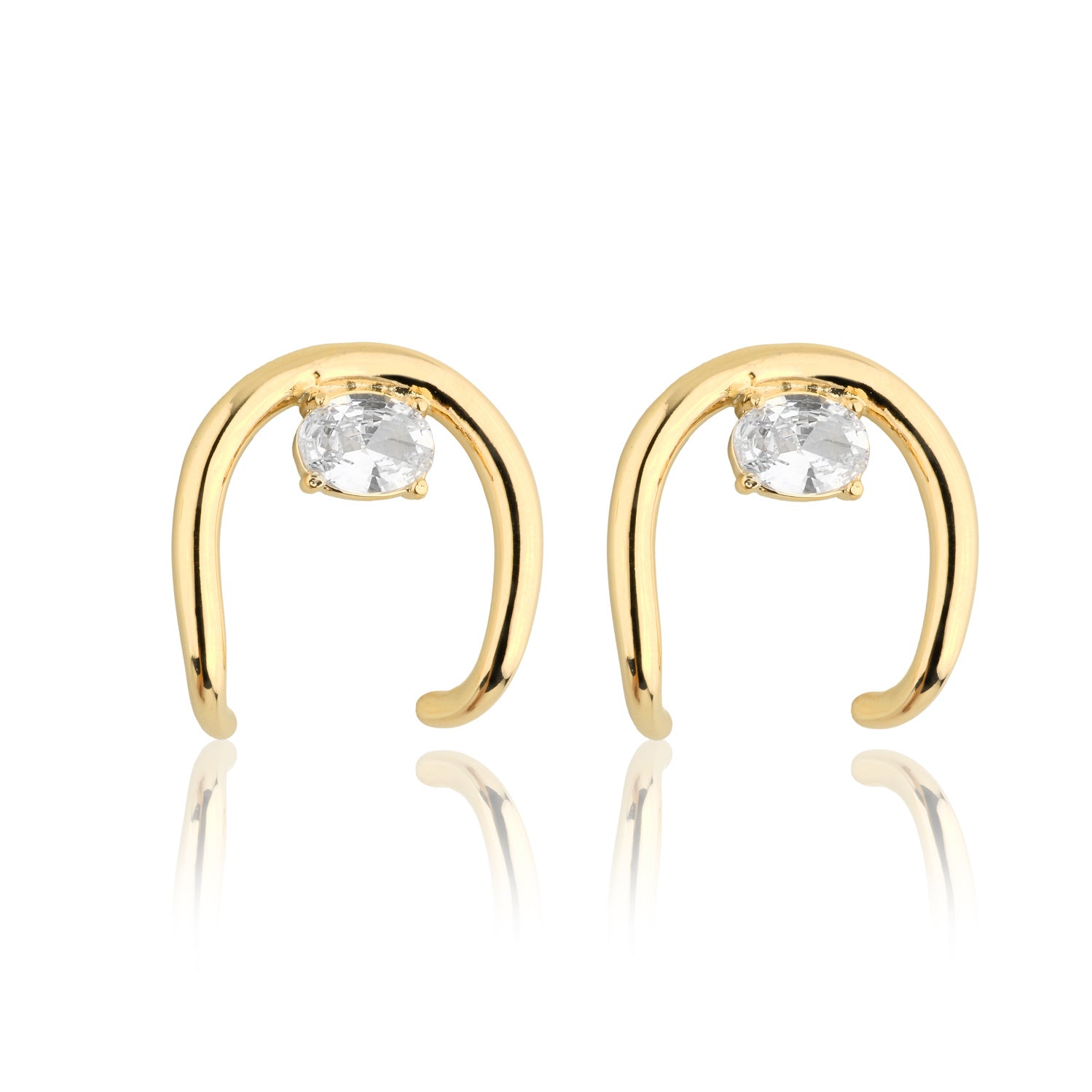 Modern earring with stone