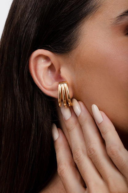 Modern earring with 3 rows