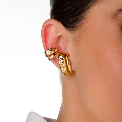 Earring with high waves