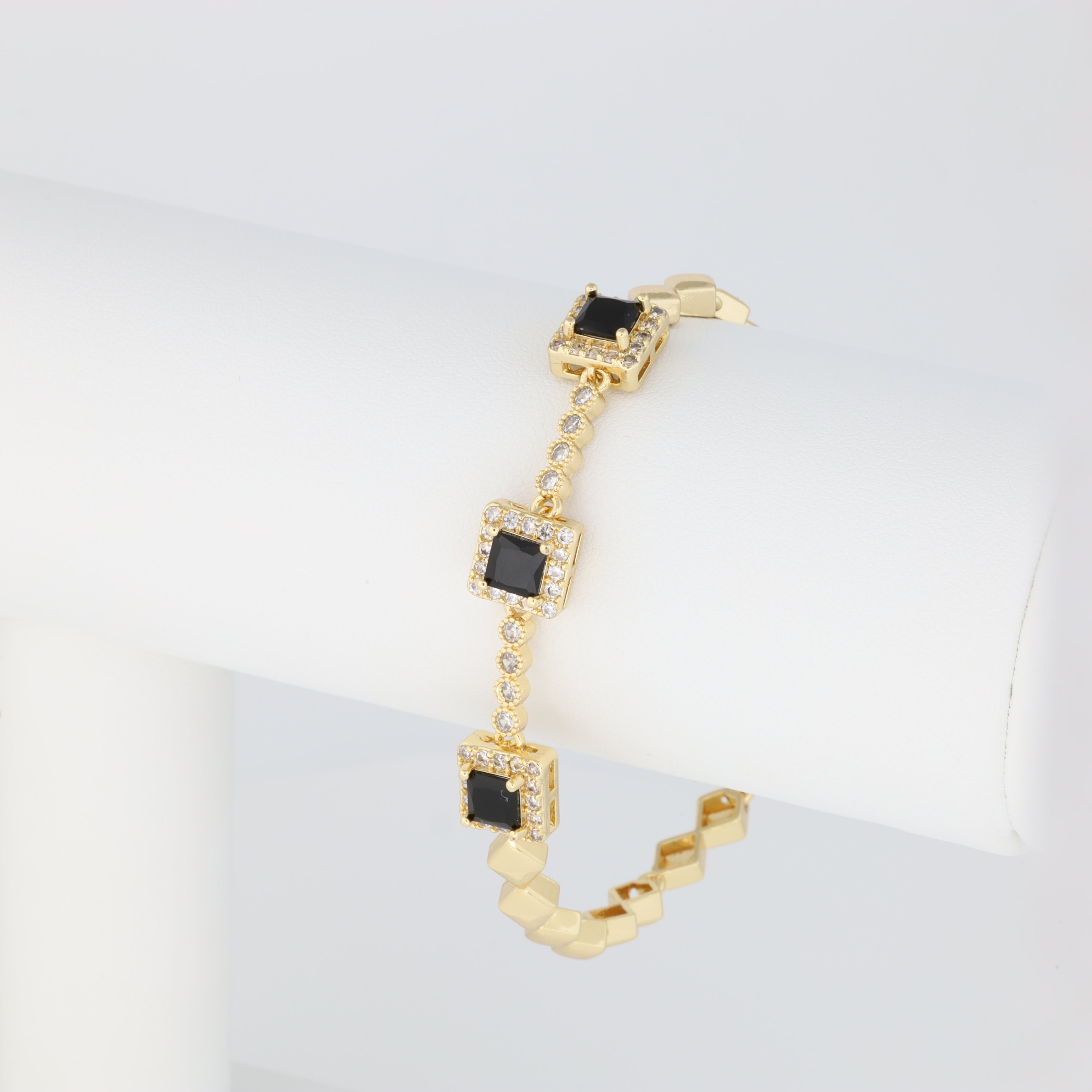 Square-Shaped Pendants Bracelet With Diamond Link