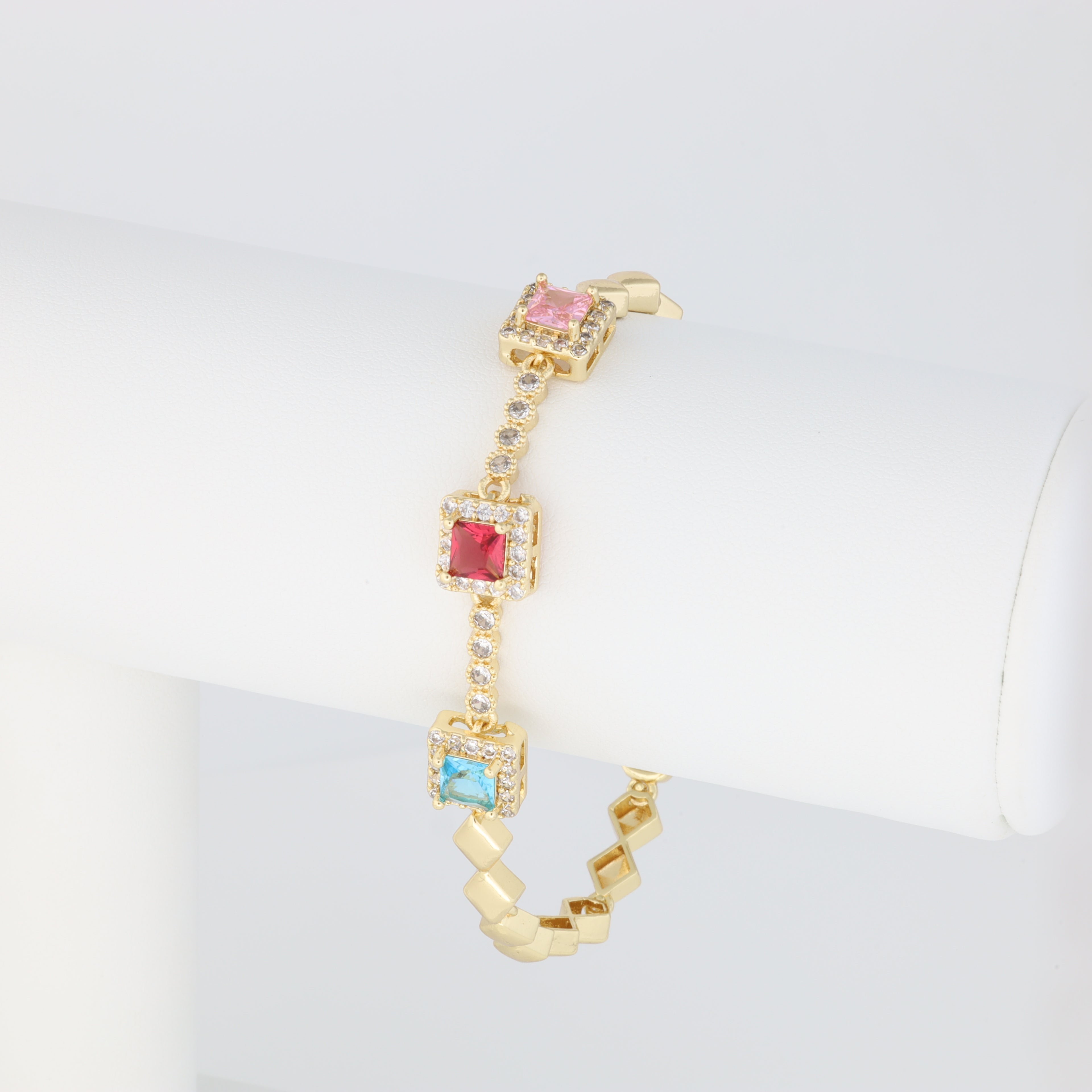 Square-Shaped Pendants Bracelet With Diamond Link