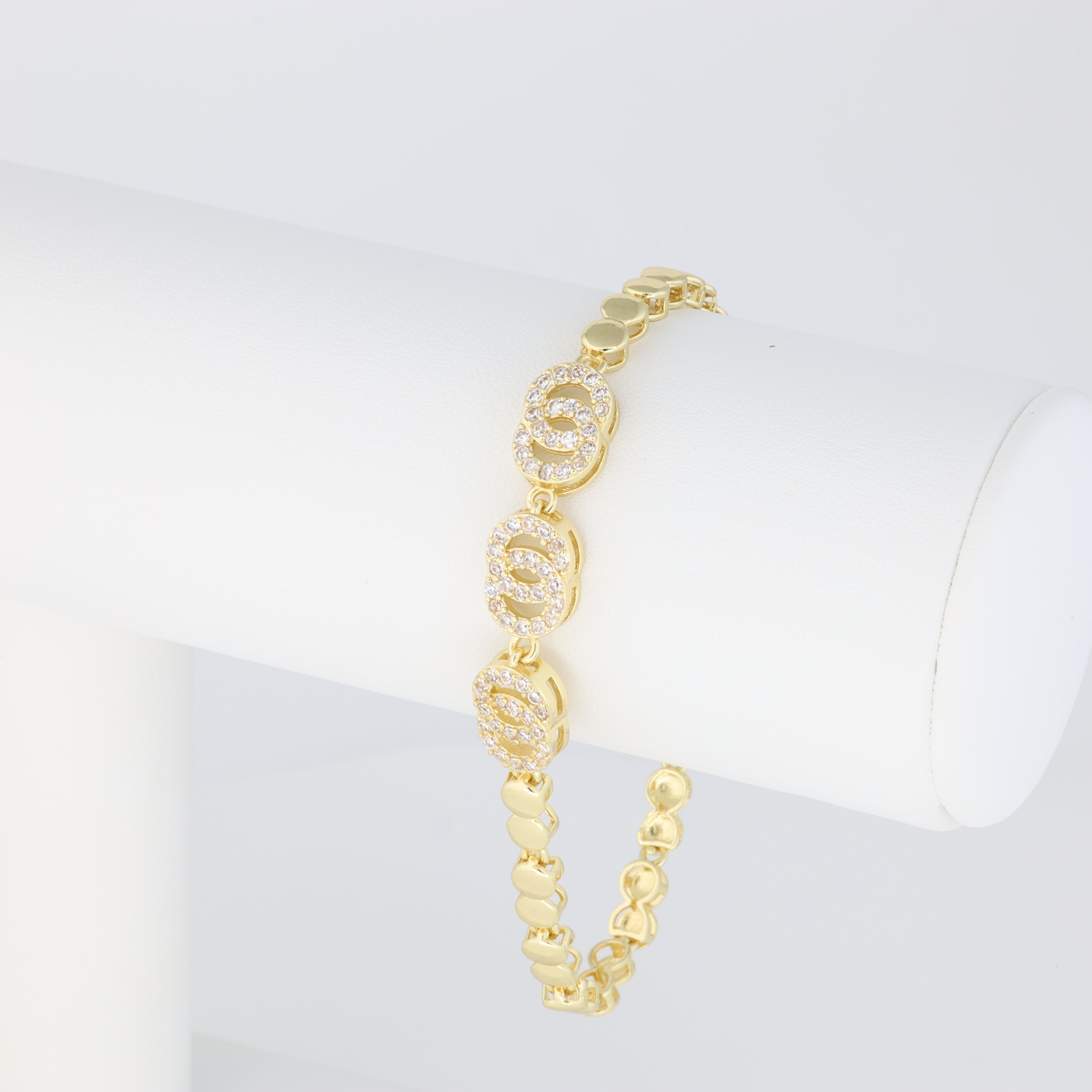 Interlaced Circles Bracelet With Round Link