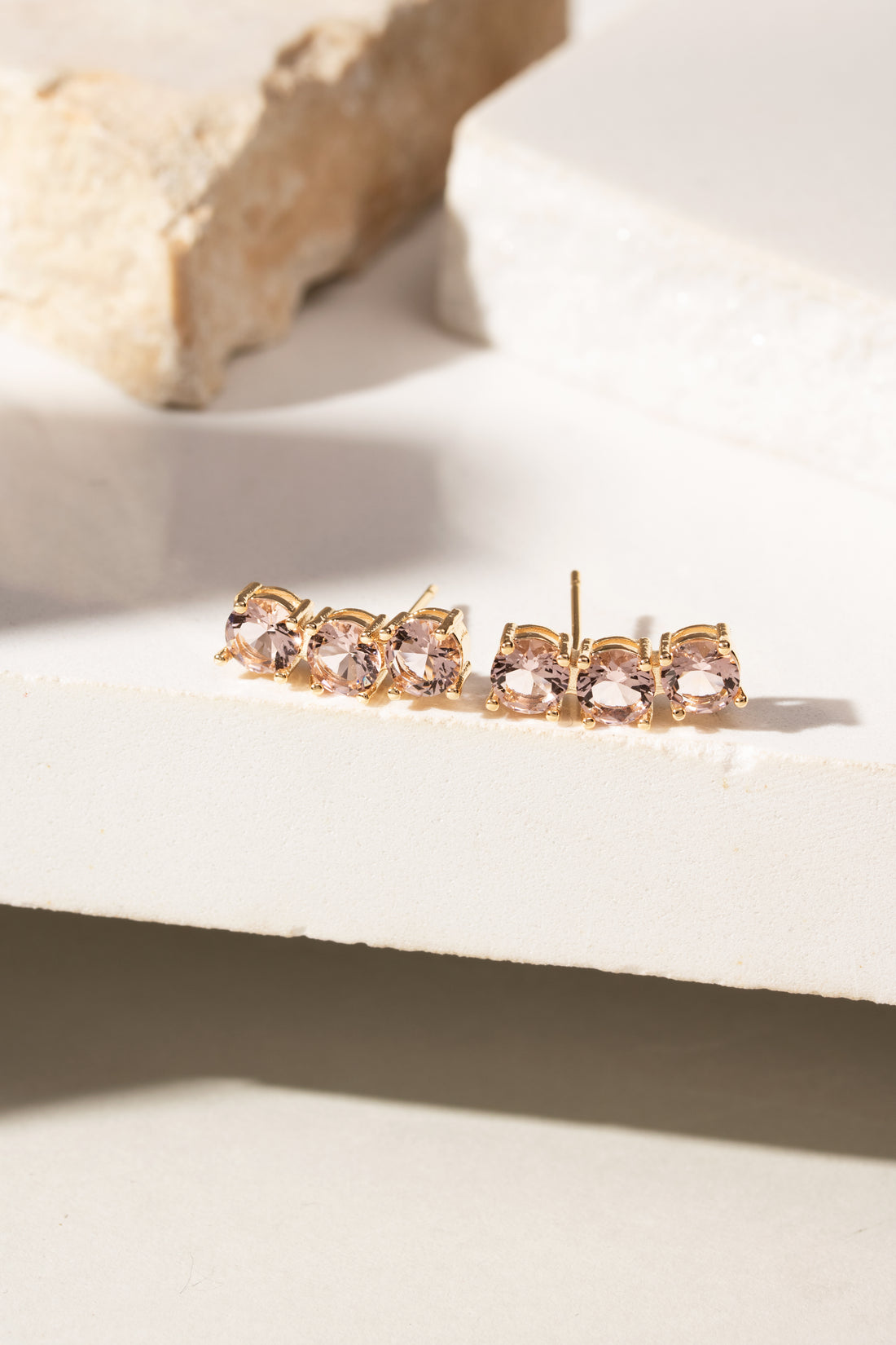 Earcuff Rosé Elegance – Rodolite Crystals & 18k Gold Filled