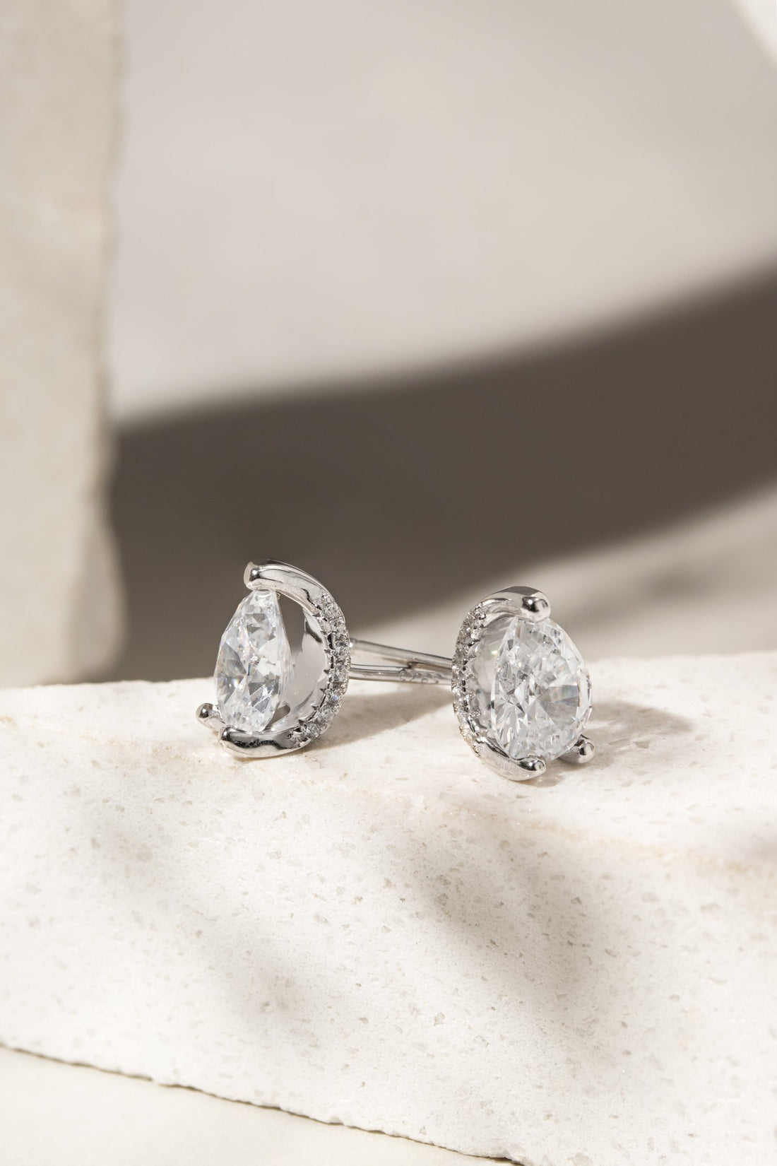 White Zirconia Teardrop Earrings in 925 Sterling Silver with White Gold (Rhodium) Filled